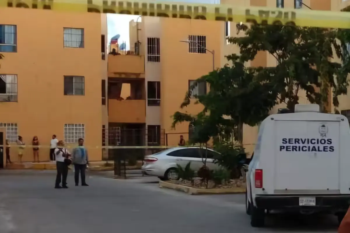 Police officers cordon off an apartment building in Cancún's Paseos del Mar neighborhood