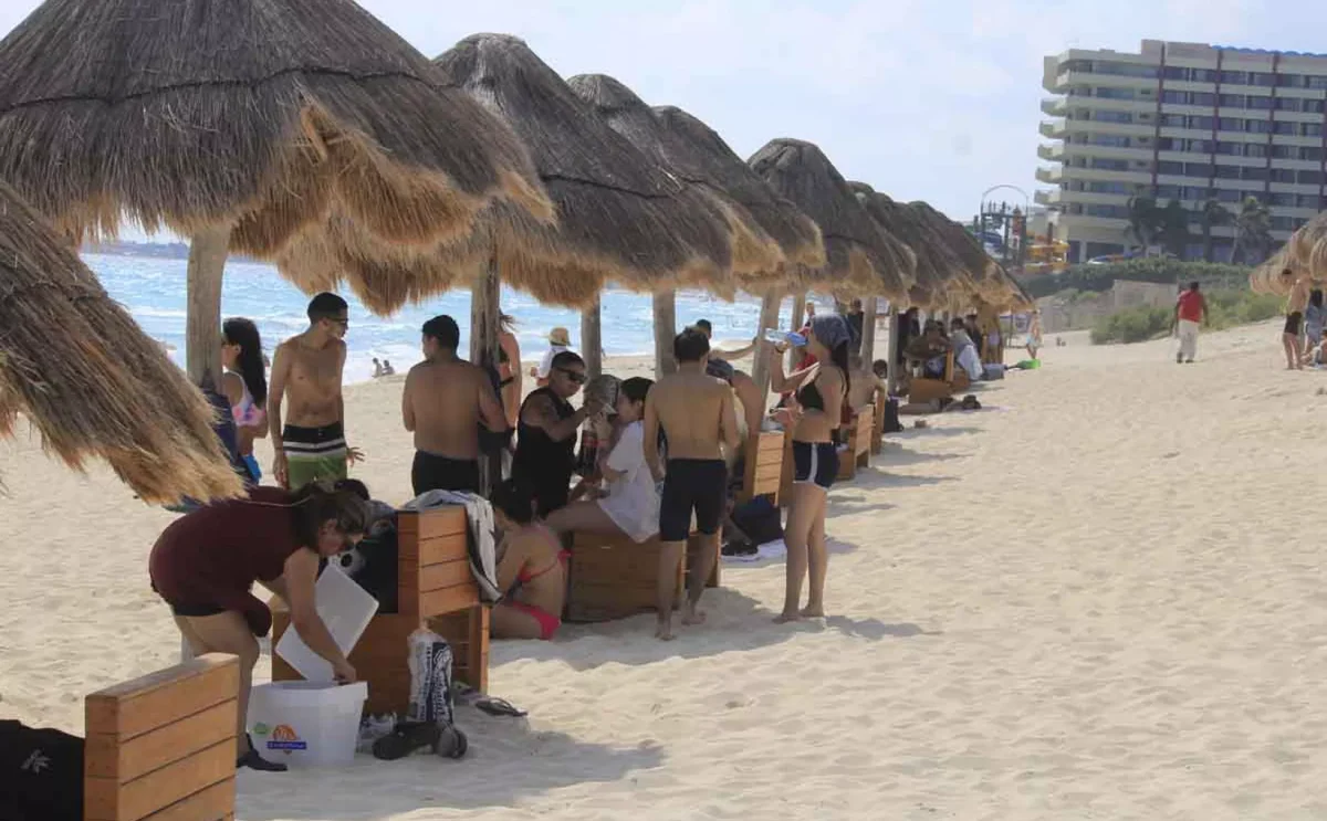 A view of a beach in Cancún's hotel zone, illustrating the area where access restrictions for locals have been reported