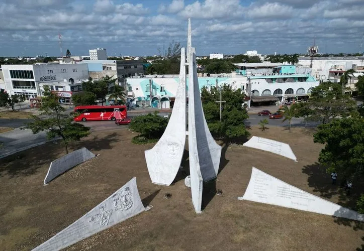 A historic monument in Cancún showing signs of neglect and graffiti