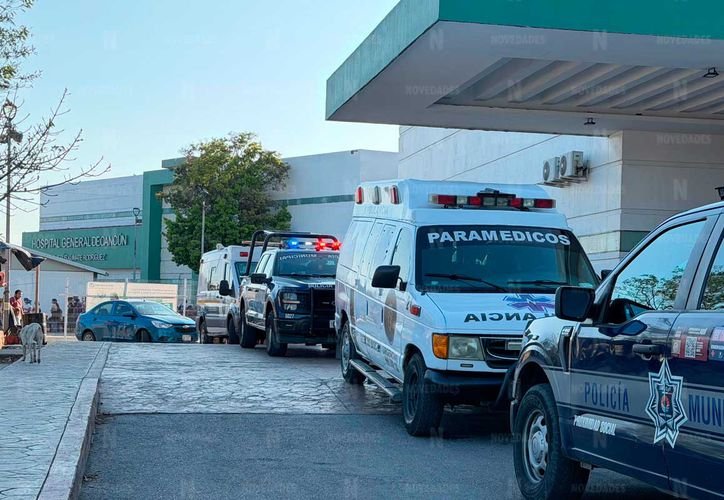 Police officers at the scene of a shooting outside Cancun Mall in Cancun, Quintana Roo