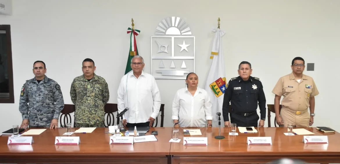 Police operation in Cancún area showing seized drugs and firearms