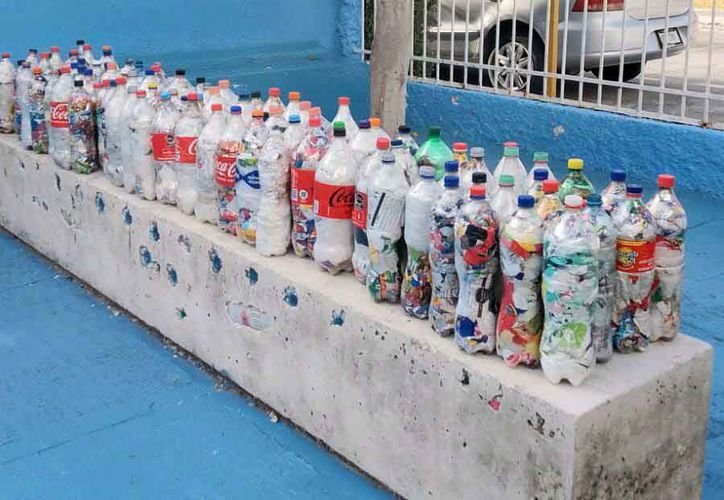 An illustration showing plastic bottles being transformed into building blocks for educational infrastructure in Cancún