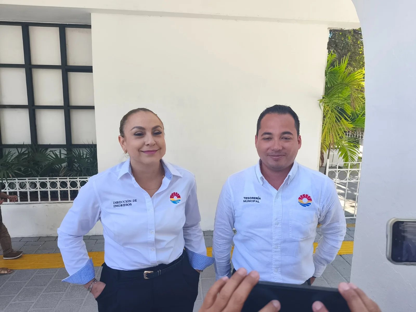 Cancún Municipal Treasury officials discussing property tax amnesty program