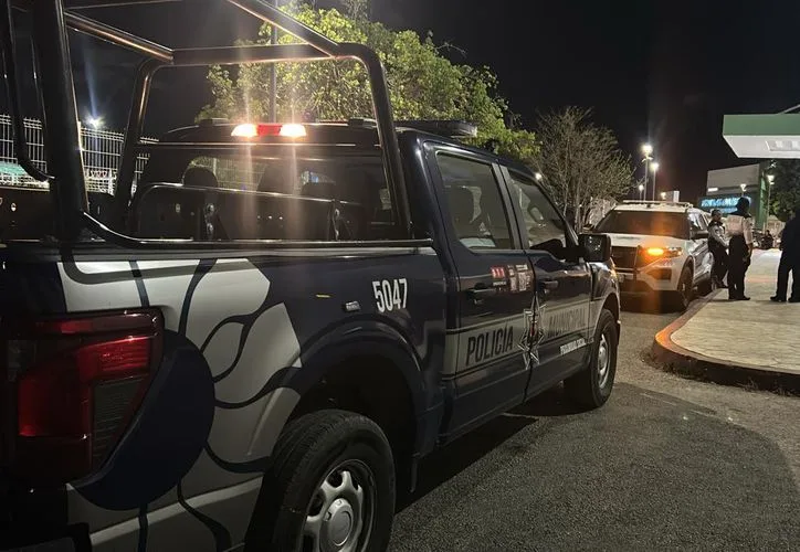 Police and paramedics at the scene of a shooting in Cancun's Avante neighborhood