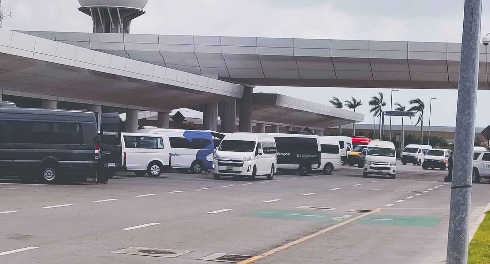 Tourism transport vehicles in Cancún, Mexico, where drivers report being targeted by virtual kidnappings