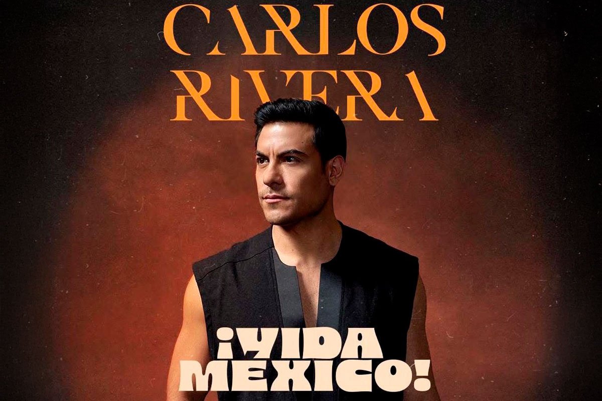 Carlos Rivera performing on stage during his Vida Mexico Tour