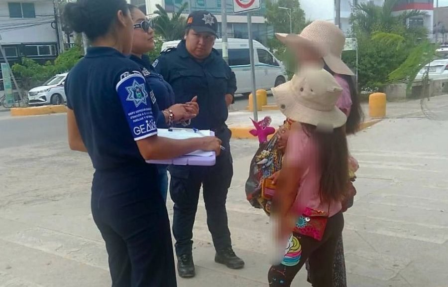 Children working on streets in Tulum, raising concerns about child labor and exploitation