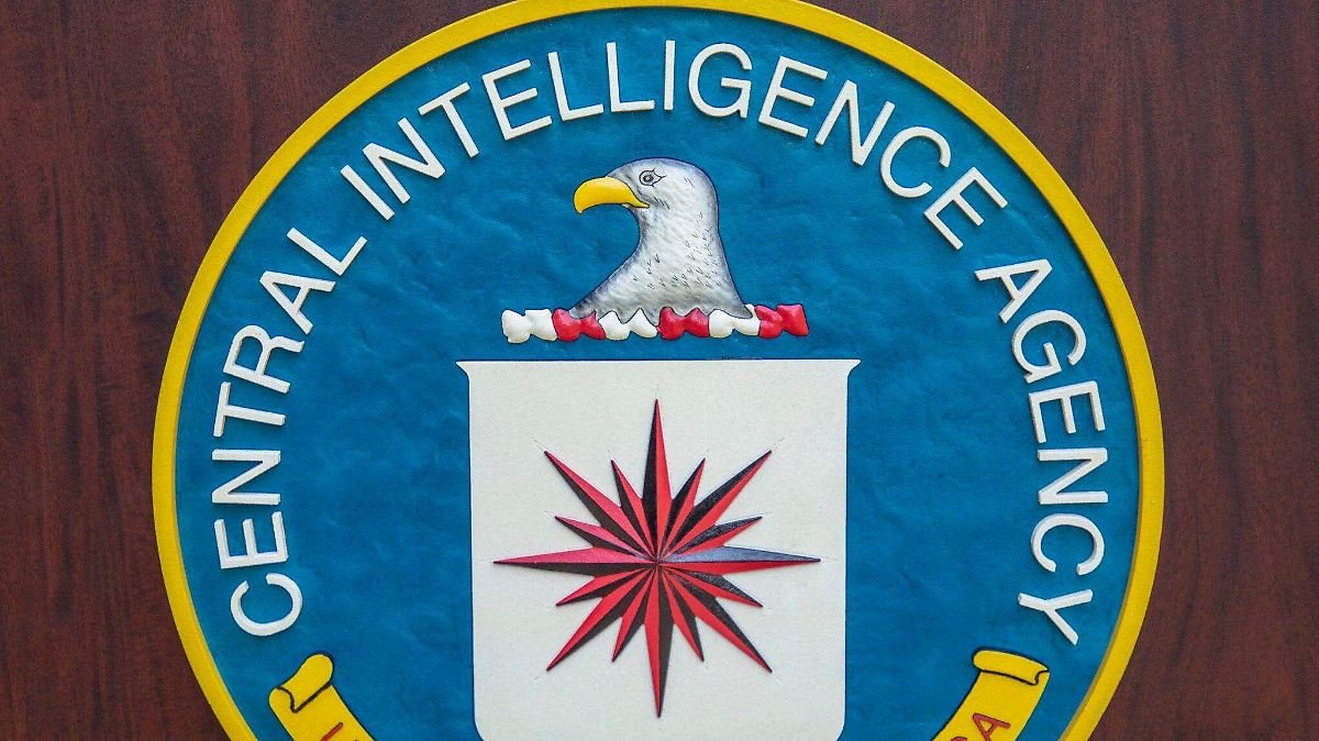 Illustration of the CIA logo and Mexican law documents