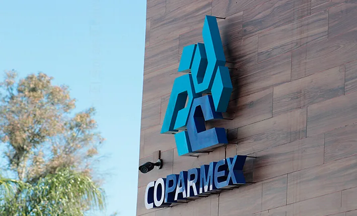 Business leaders discussing economic policy in Mexico