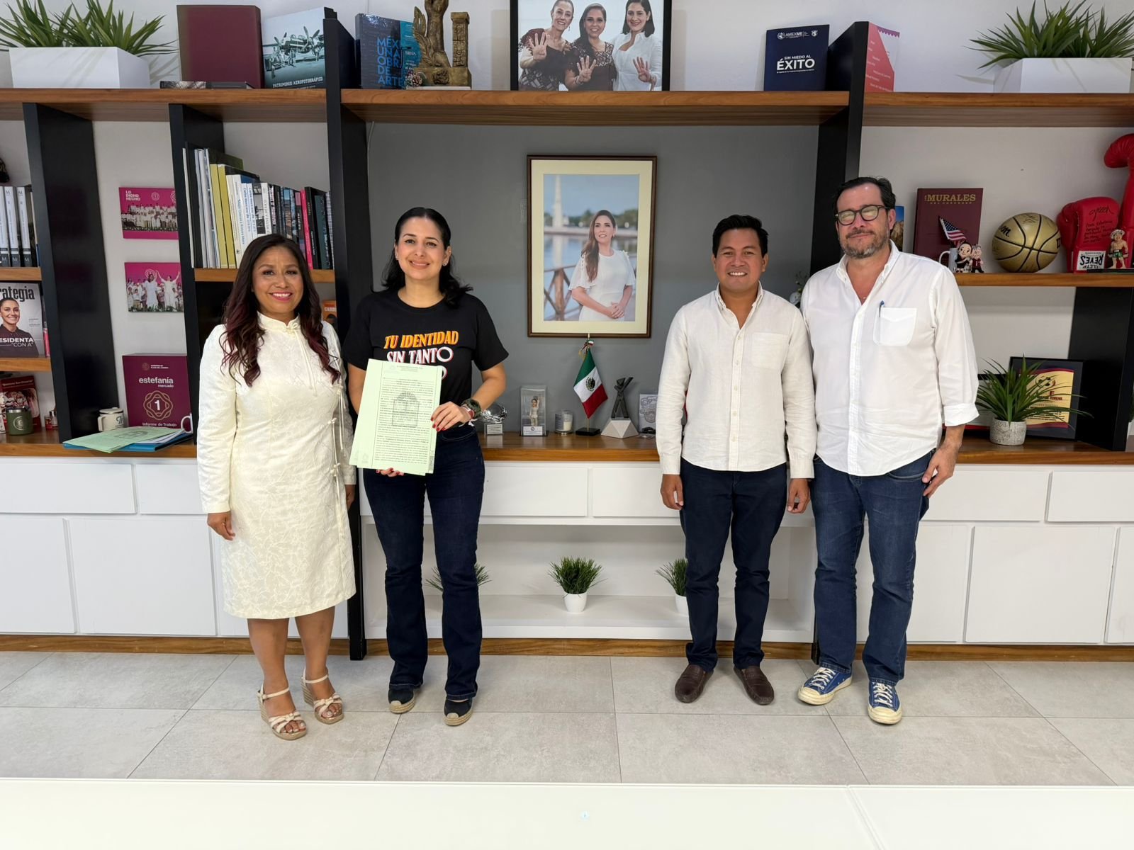 Mayor Estefanía Mercado signing the land donation agreement for a new CBTIS campus in Playa del Carmen