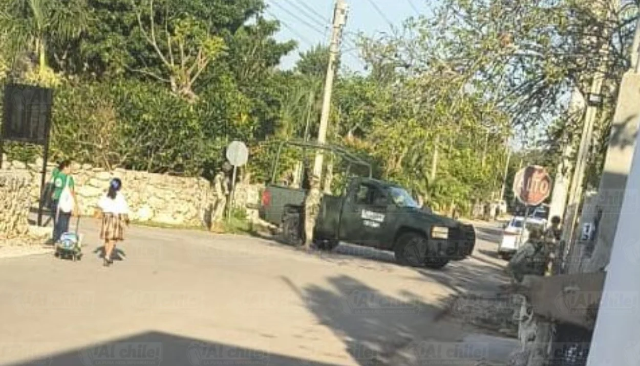 Federal security personnel conducting a raid at a ranch in eastern Yucatan, with vehicles and officers in tactical gear.