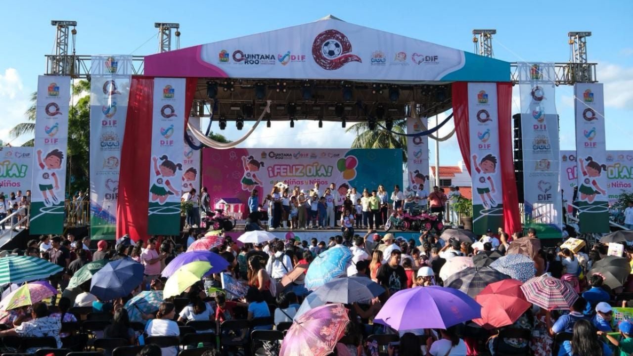 Governor Mara Lezama dancing with children at a Children's Day festival in Chetumal, Quintana Roo