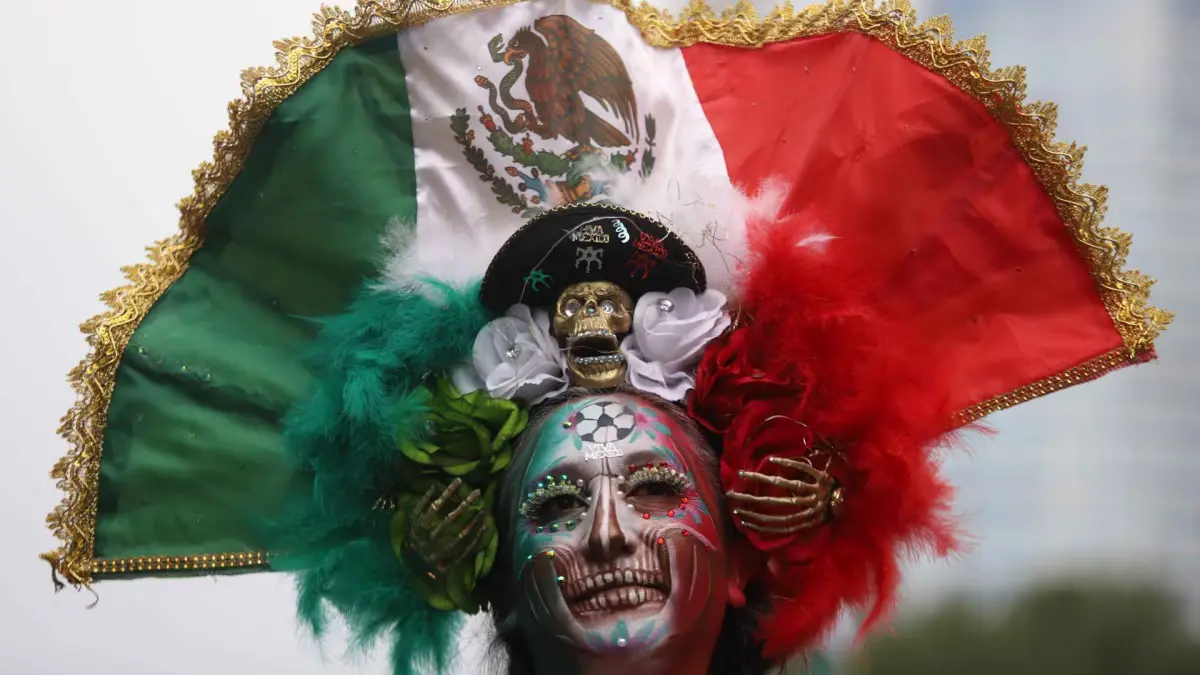 A construction site for a new hotel in Mexico, with cranes and workers visible