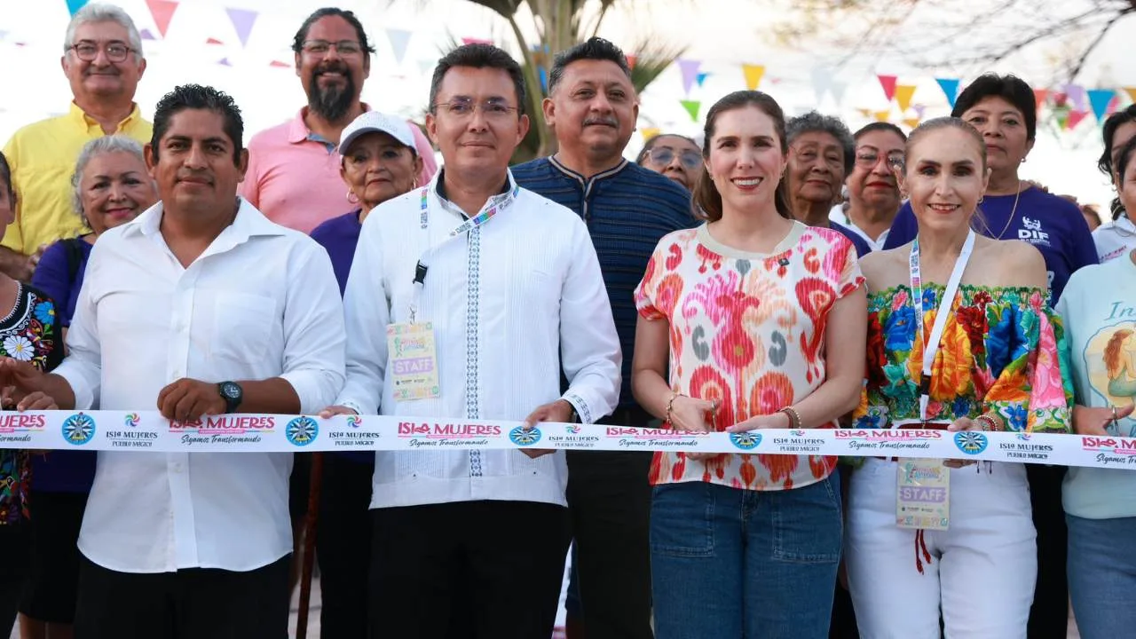 Artisans display traditional crafts at the Isla Mujeres Crafts Fair in Paseo de la Trigueña