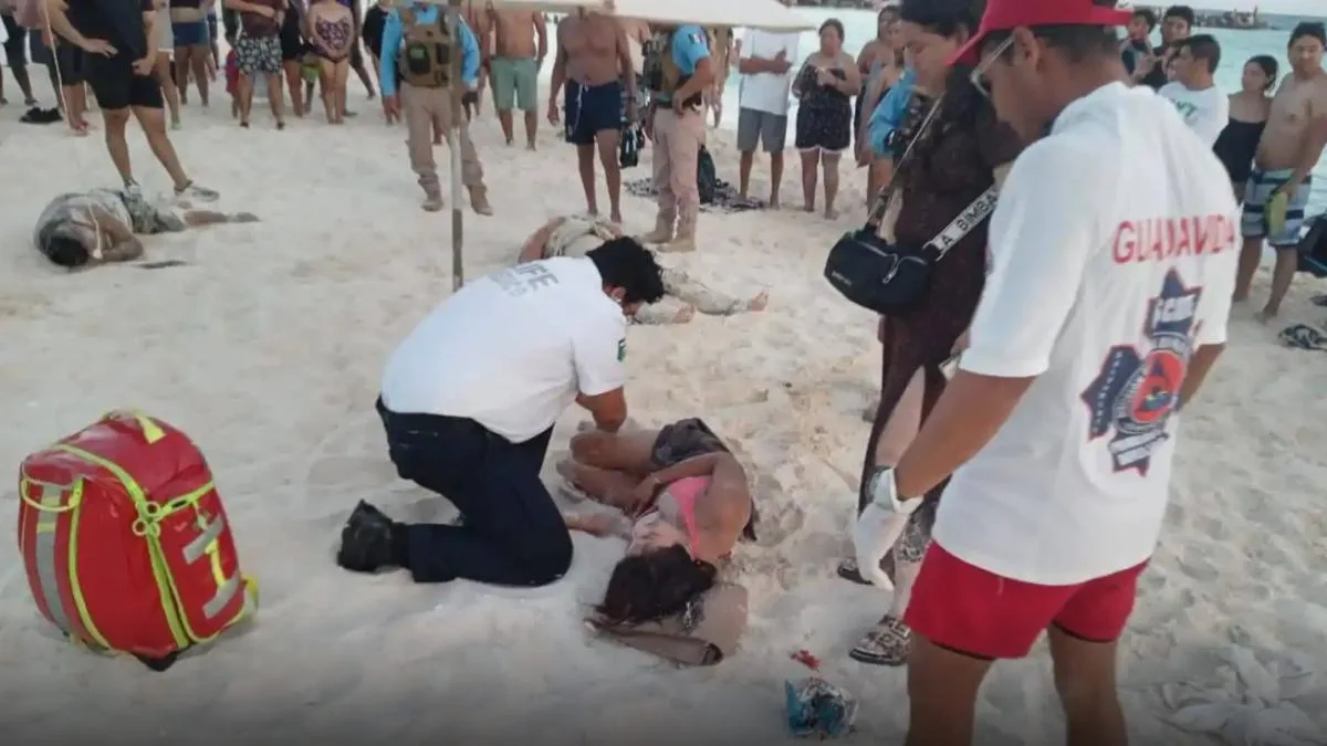 Emergency personnel at Cancun's Forum Beach after a jet ski struck swimmers, injuring five people.