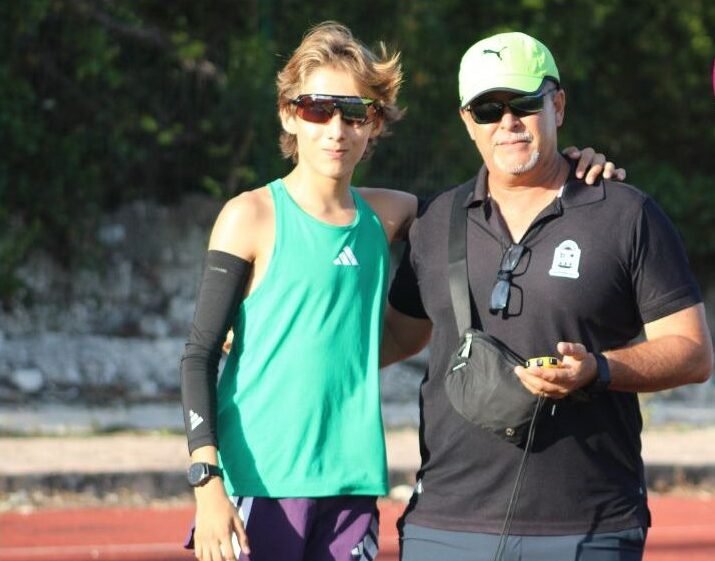 Jethro Brito, a 13-year-old boy from Cancun, holding a gold medal after winning the national duathlon championship at CONADE 2026.