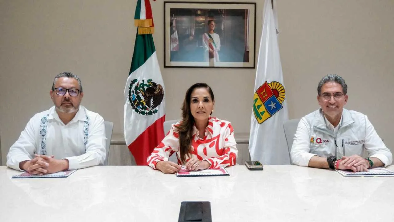Quintana Roo Governor Mara Lezama and CENSIDA head Juan Luis Mosqueda at a health meeting