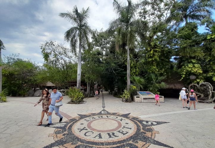Members of Maya communities from ceremonial centers gather to protest a court ruling regarding Grupo Xcaret's use of patrimonial symbols.