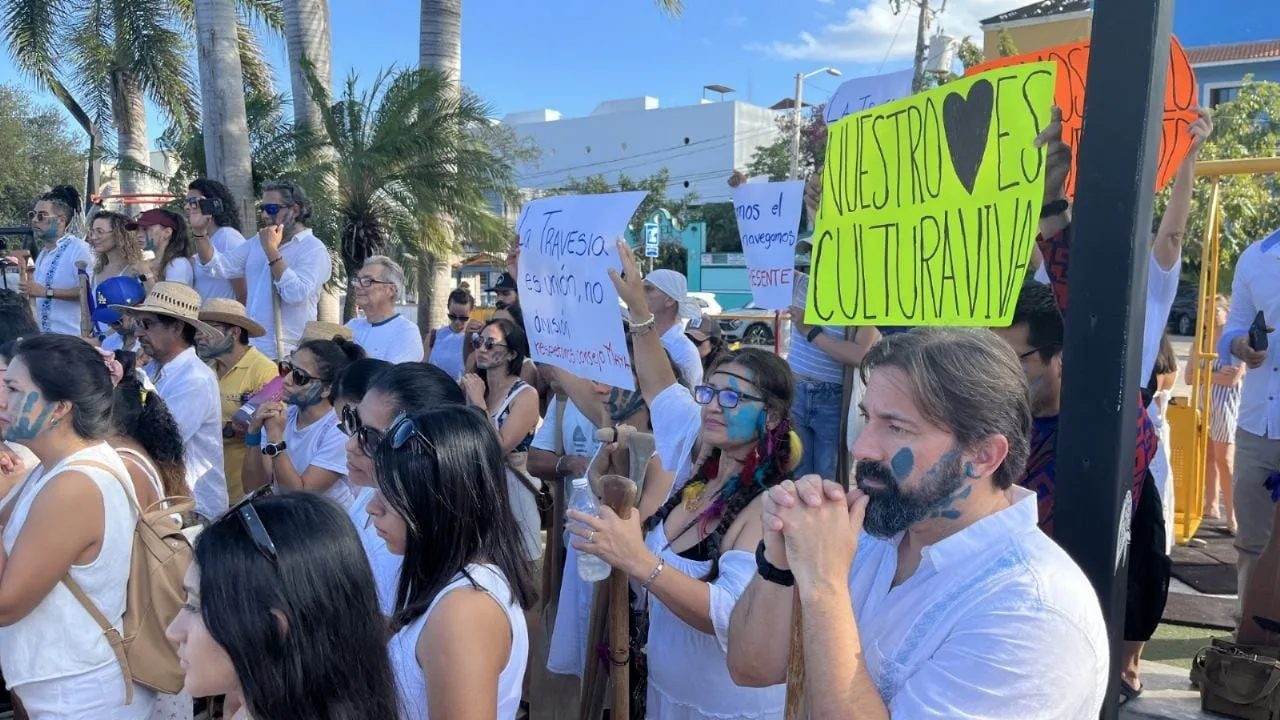 Members of the Gran Consejo Maya at a protest in Playa del Carmen