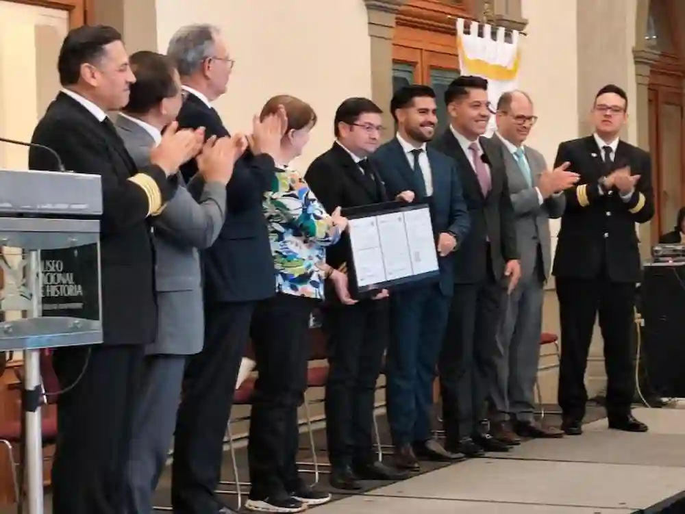 Officials announce Mexico's first university degree program for airline pilots at an event in Mexico City