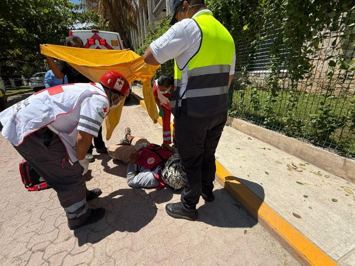 Emergency response at the scene of a hit-and-run accident in Playa del Carmen