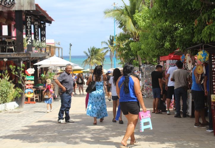 A view of Quinta Avenida in Playa del Carmen, the main street set for renovation through a new patronato.