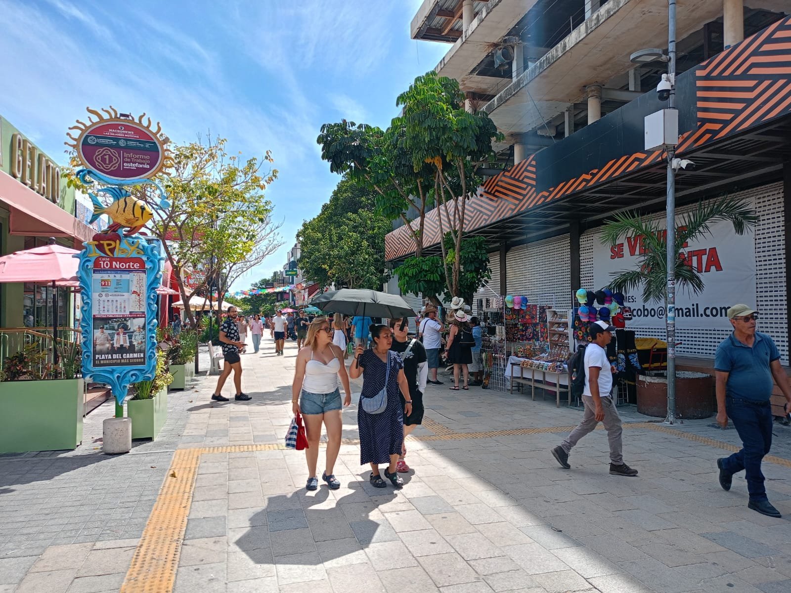 A street view of restaurants and shops in Playa del Carmen, Quintana Roo