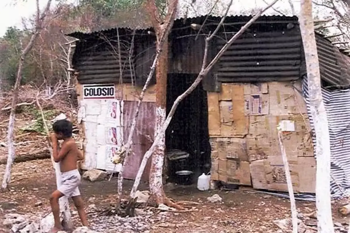 Historical photo showing the early days of the land invasion in Playa del Carmen in 1994