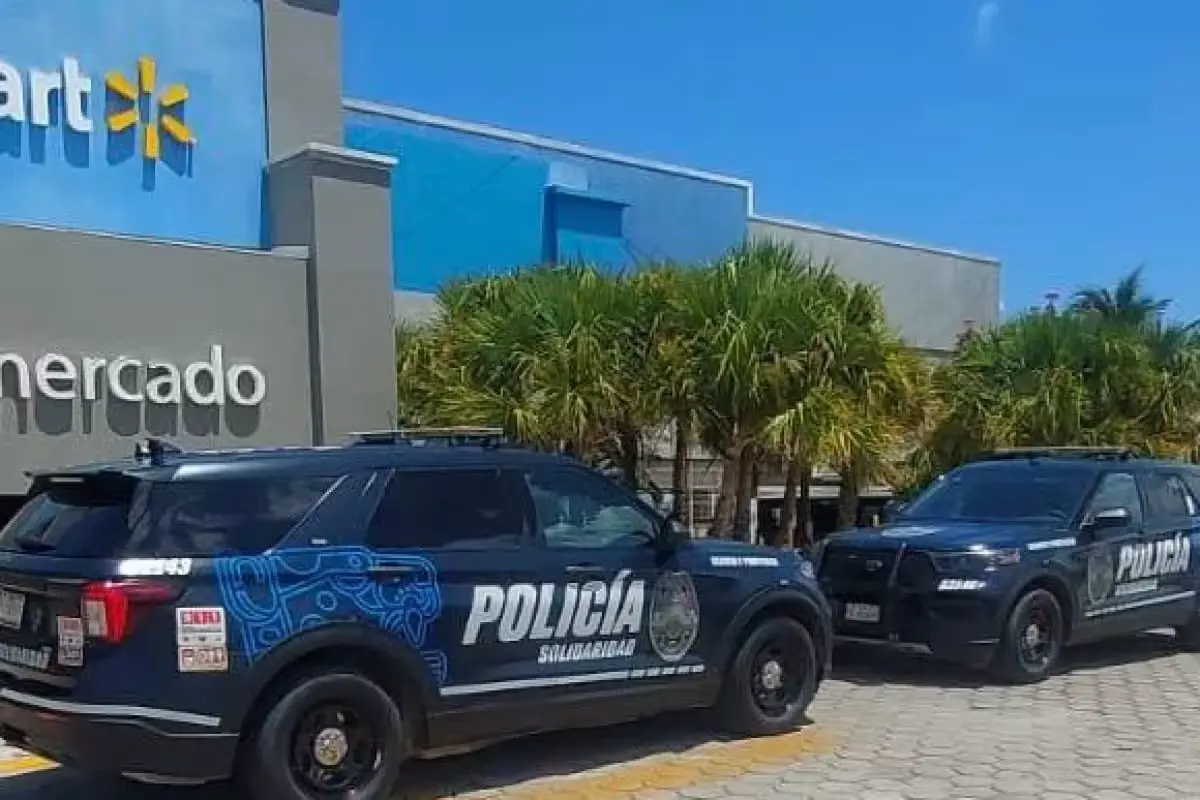 Exterior view of the Walmart plaza in Playa del Carmen where a tourist died