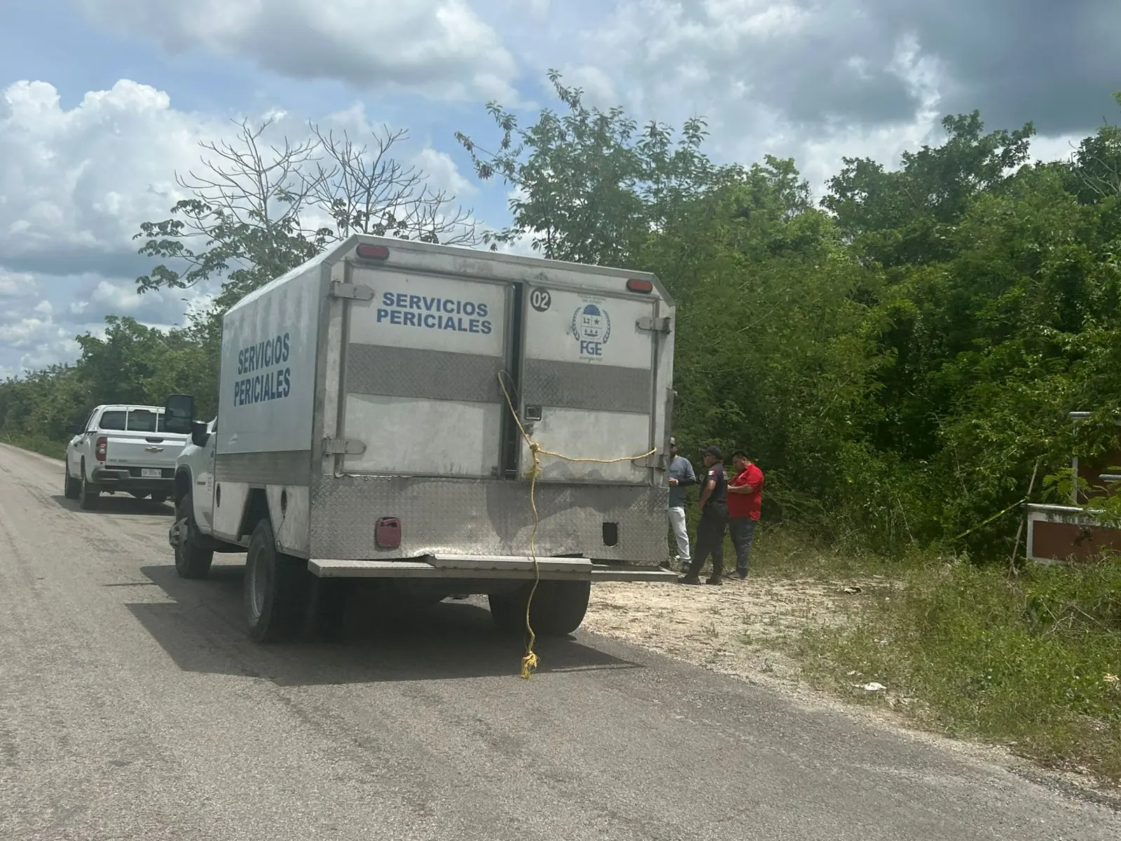 Police and forensic personnel at the scene where a woman's body was found on a highway near Kantunilkín, Quintana Roo