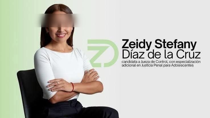 Women's rights activists protest outside a courthouse in Playa del Carmen, Quintana Roo, demanding justice in a vicarious violence case.