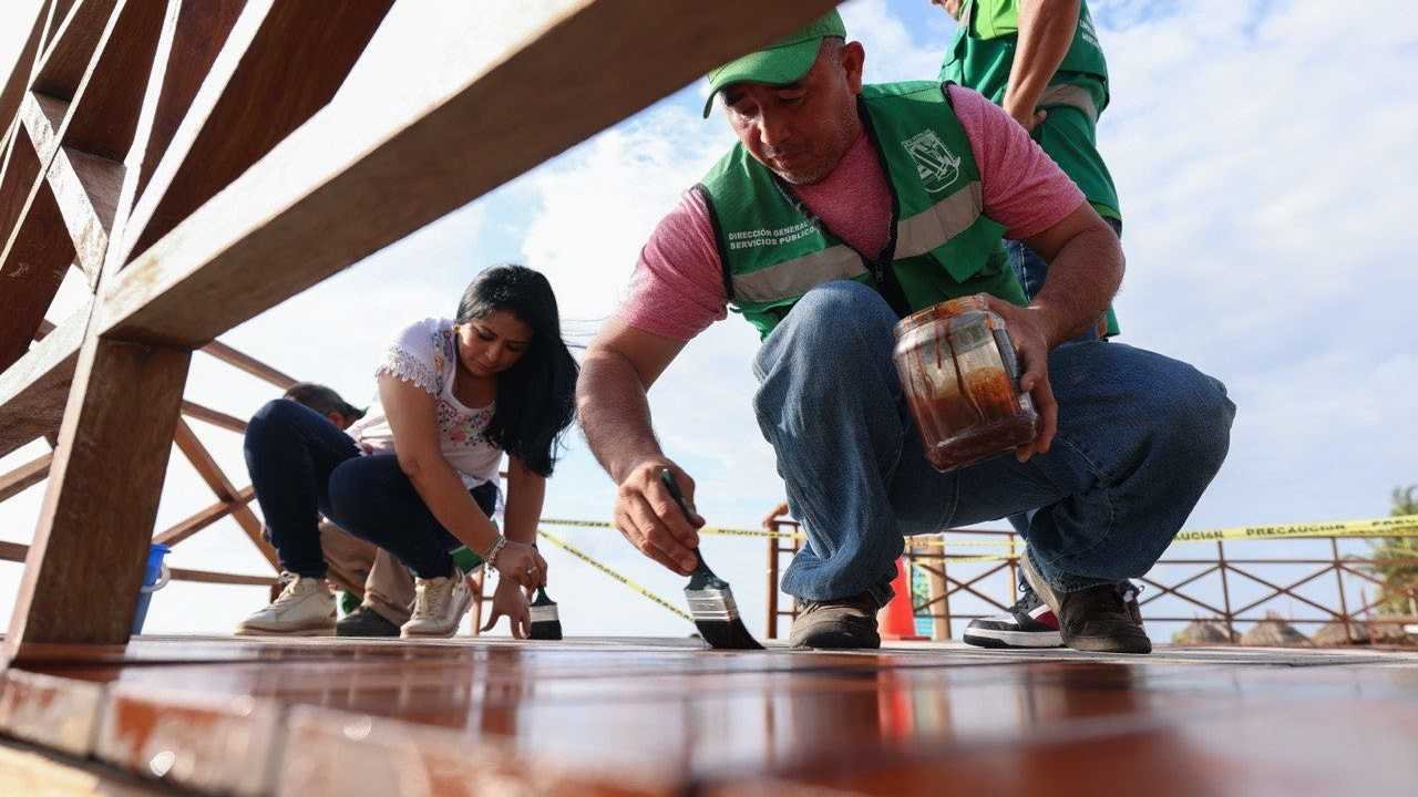 Workers performing maintenance at a beach access point in Puerto Morelos, Quintana Roo