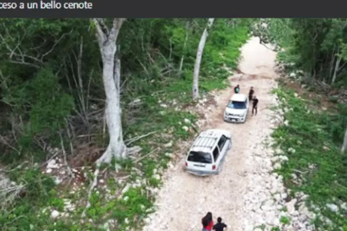 Real estate advisors discussing property risks in Quintana Roo, Mexico