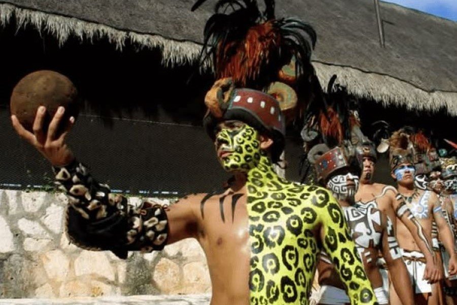 Senator Eugenio Segura speaking at a public hearing in Puerto Aventuras, Quintana Roo