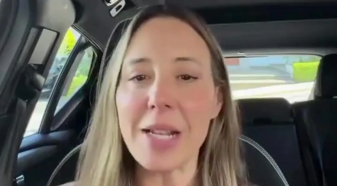 Mexican comedian Sofía Niño de Rivera speaking about language use in Cancún