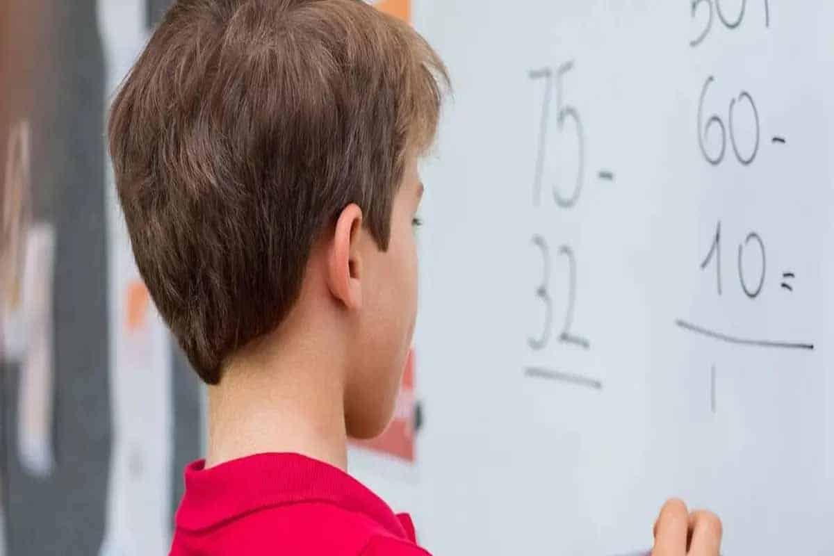 Mexican students in a classroom struggling with basic skills after pandemic learning loss