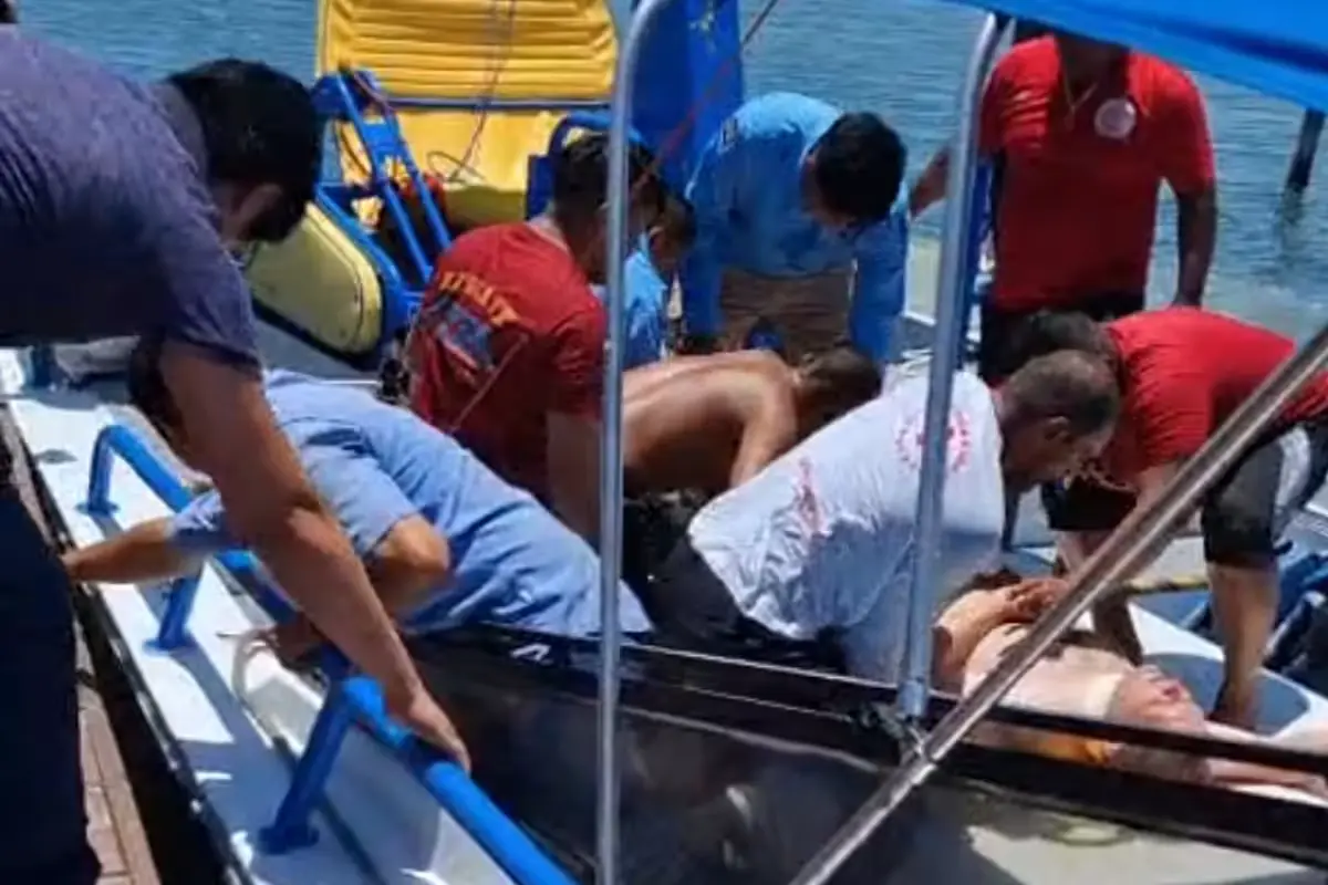 A tourist being rescued from the Nichupté lagoon in Cancun after jumping in while under the influence of drugs and alcohol