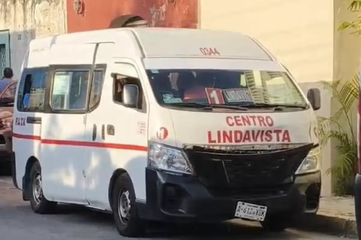 A damaged vehicle at the scene of a crash between a tourist vehicle and a public transit van in Mérida's historic center