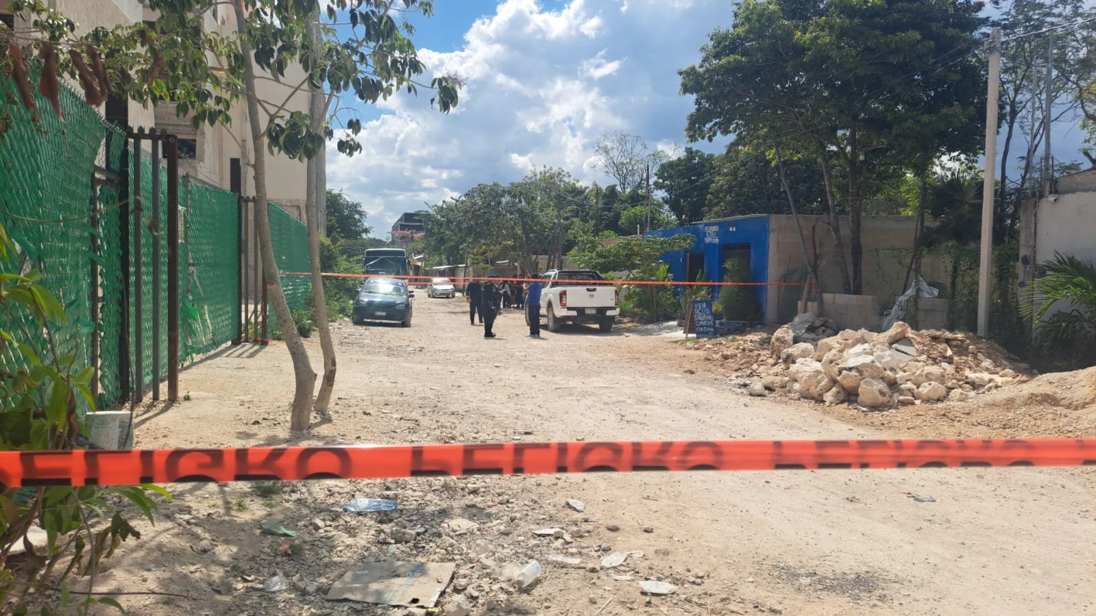 A blue Chevrolet Chevy vehicle involved in a shooting in Tulum, Quintana Roo
