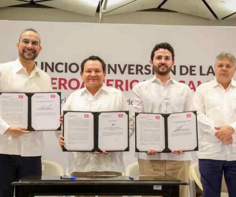 Officials announce the new University Iberoamericana campus in Mérida, Yucatán