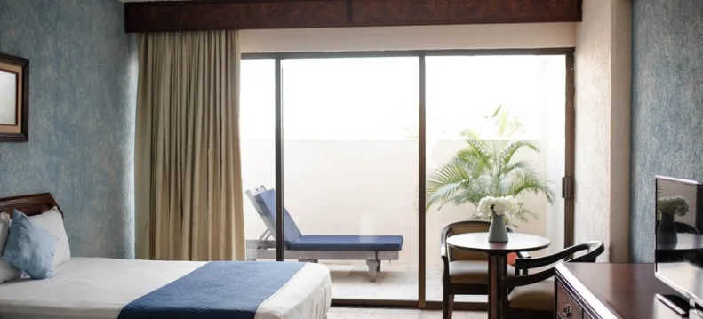 Hoteliers in Yucatan, Mexico, discuss regulations for digital platforms like Airbnb ahead of the 2026 World Cup