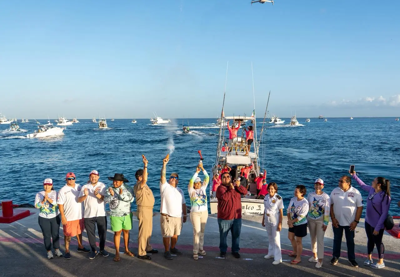Officials give the starting signal for the 55th Cozumel Mexican Boat Rodeo fishing tournament
