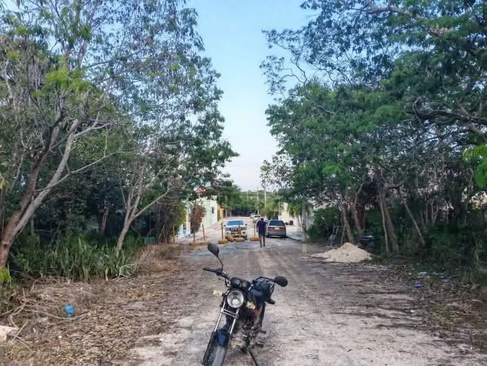 A blocked road in Chan Chemuyilito, Chemuyil, with residents gathered nearby