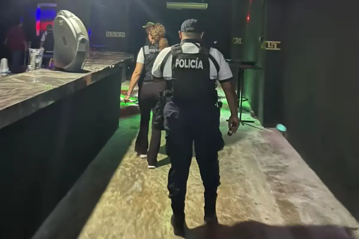Police and inspection officials outside a bar in Playa del Carmen during a nighttime operation