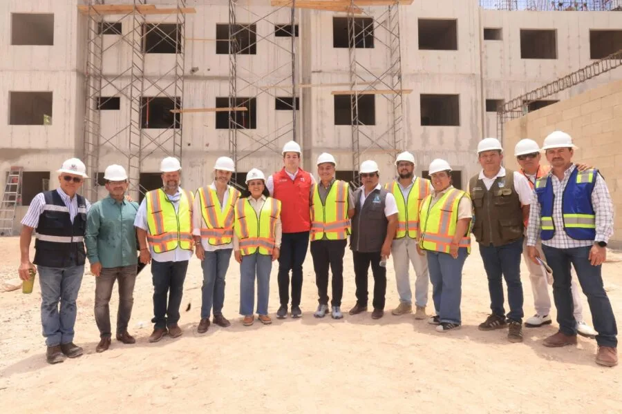 Puerto Morelos Mayor Blanca Merari Tziu Muñoz inspecting the Luum Verde housing development construction site with officials