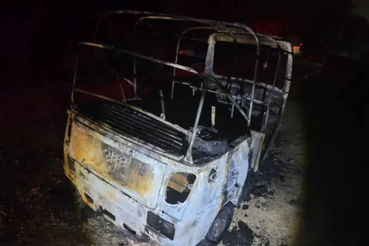 A mototaxi completely burned out on a dirt road in Cancun after being set on fire by robbers