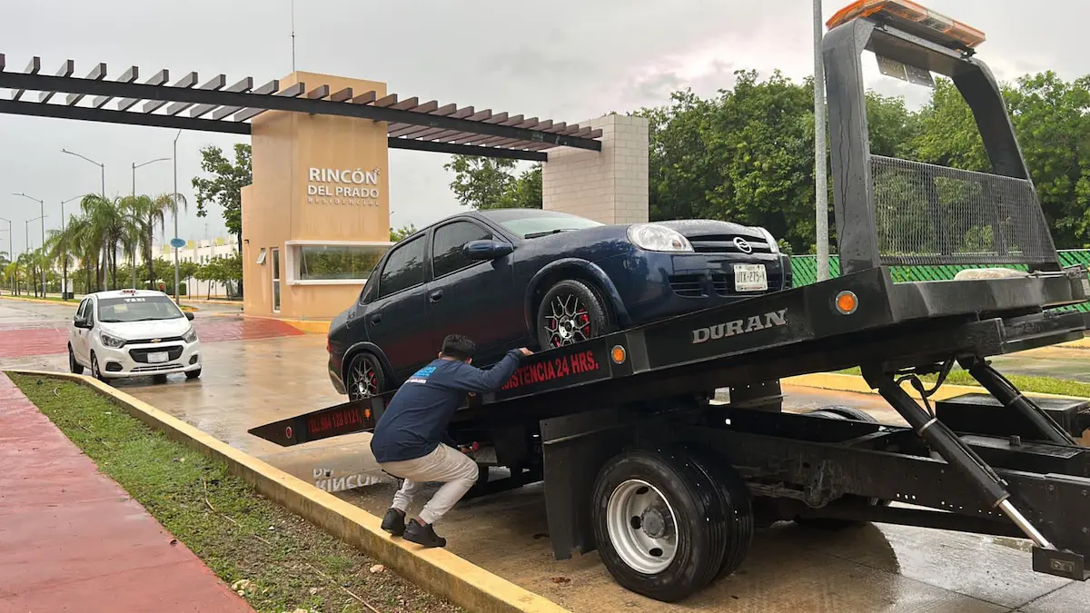 A tow truck in Cancún, Quintana Roo, Mexico