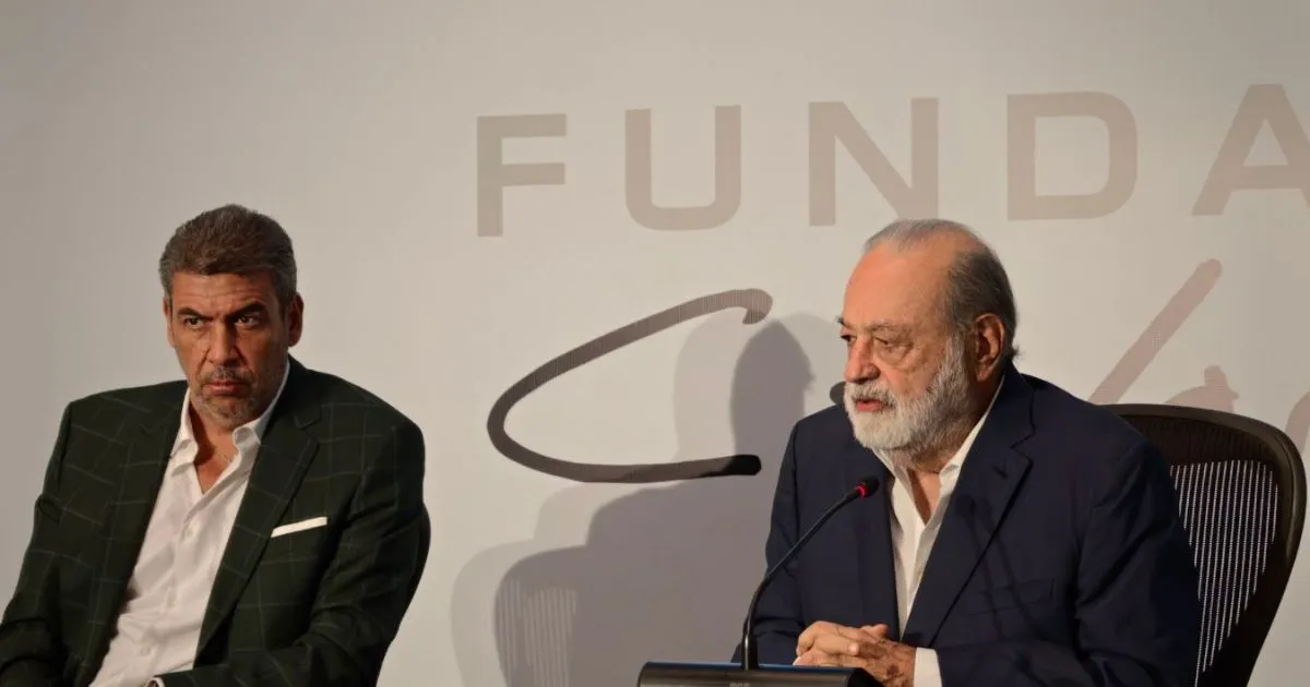 Carlos Slim speaking at a press conference about his investment plans for Mexico in 2026