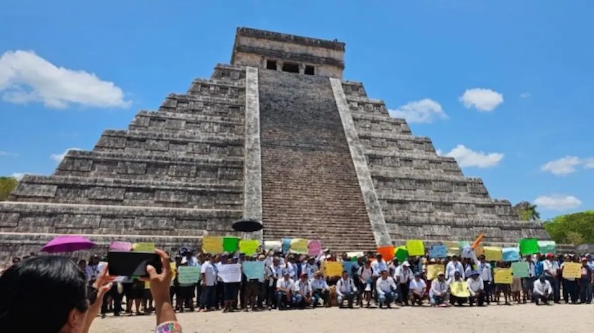 Chichén Itzá archaeological site with closed access due to artisan protest