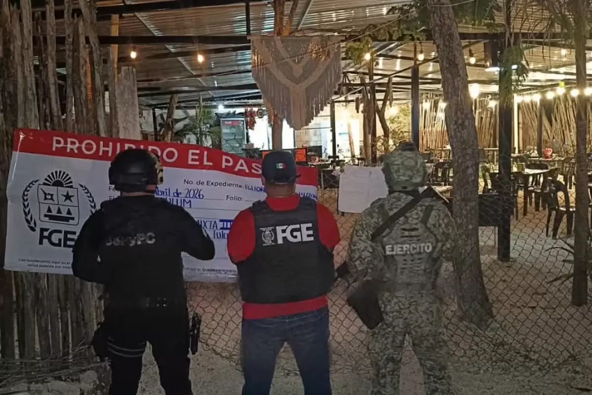 Authorities seal an unlicensed bar in Tulum's 2 de Octubre neighborhood